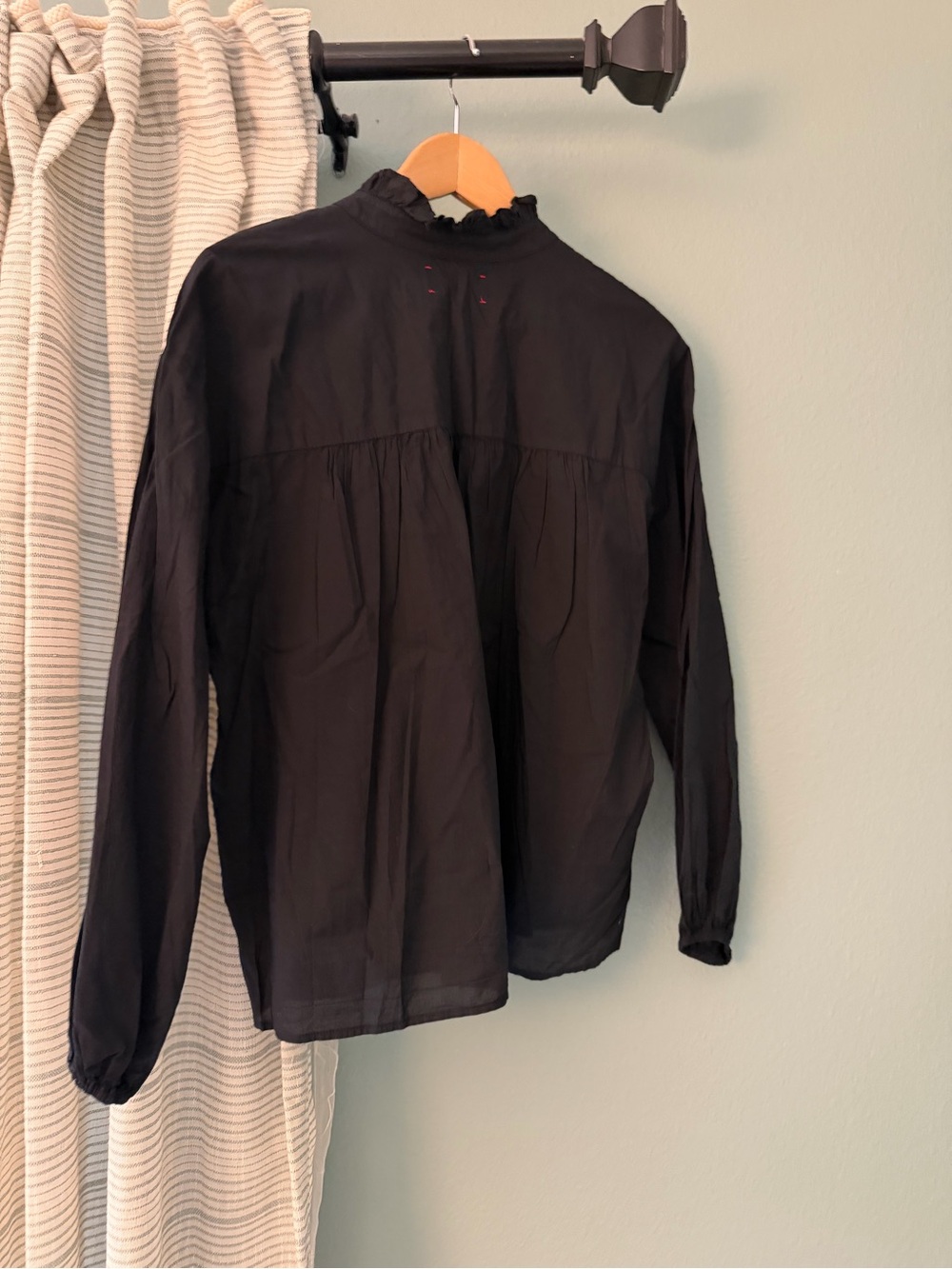 XiRena Kendall Shirt in Black size small - Picture 7 of 7